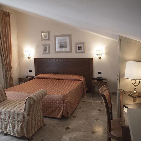 Hotel La Colonnina 蒙特罗索阿尔马雷 外观 照片