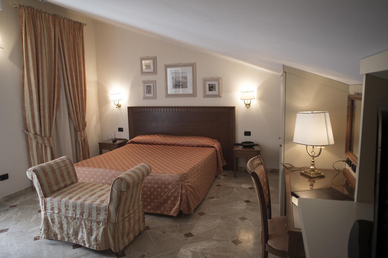 Hotel La Colonnina 蒙特罗索阿尔马雷 外观 照片